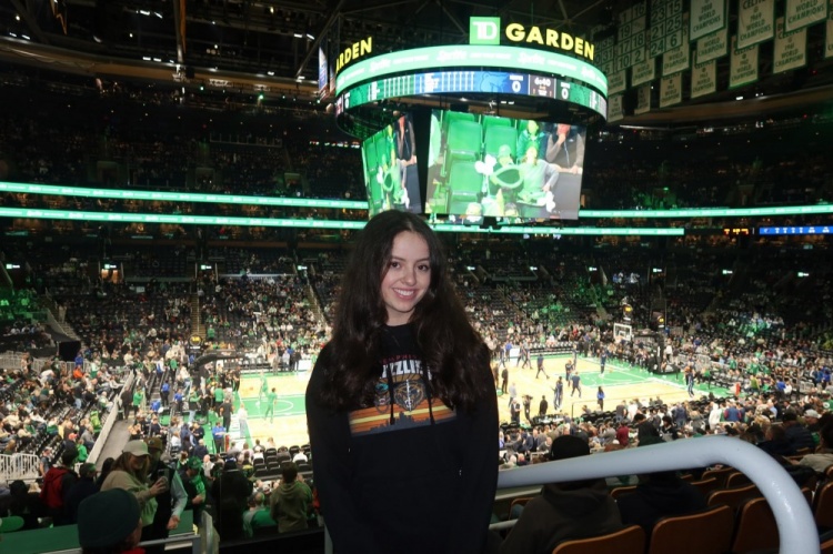 世界杯官网下载-美女记者:某小孩将来会发现爸爸在NBA砍83分 历史地位仍不如妈妈